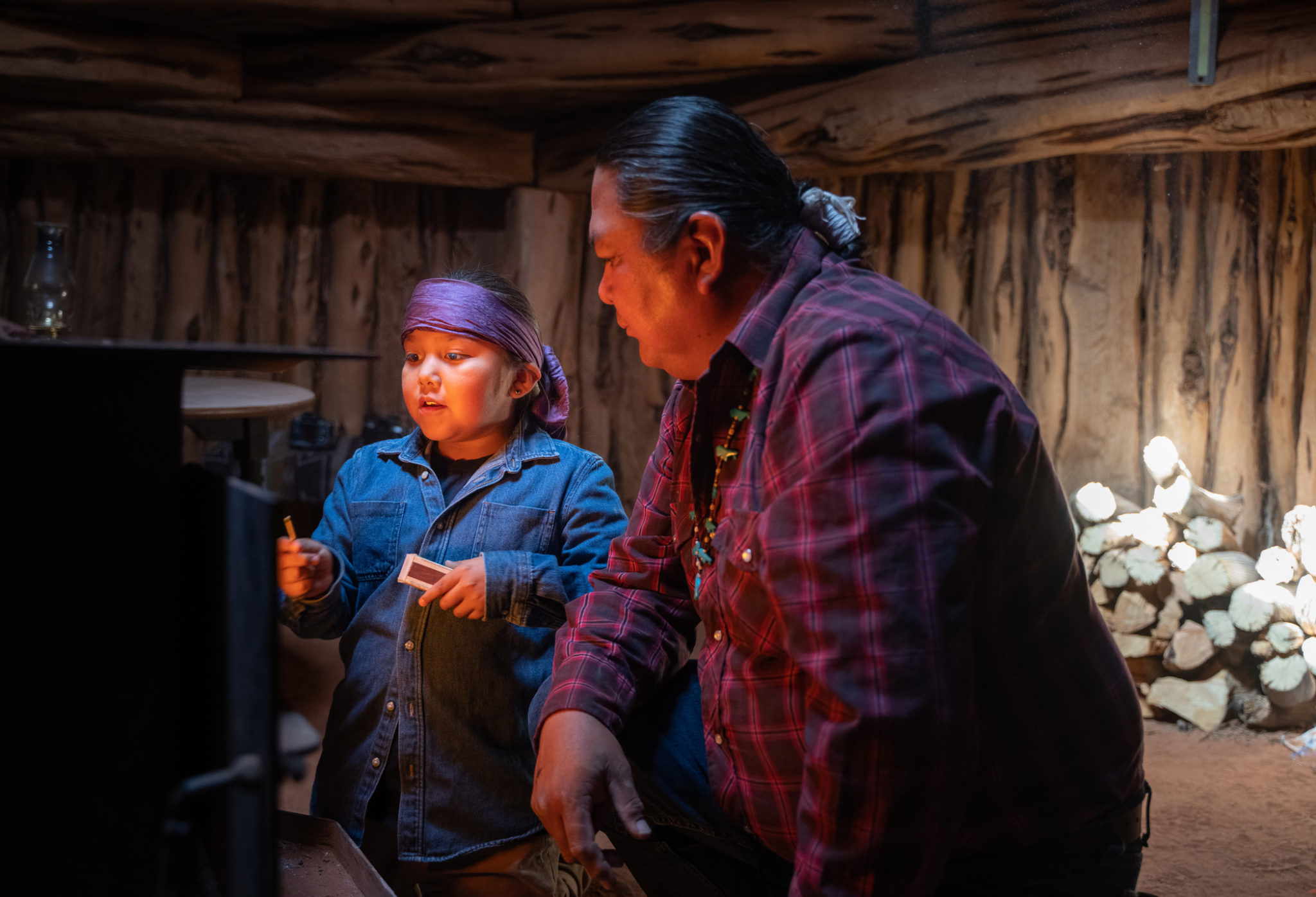 Low Income Home Energy Assistance Program Navajo Nation Division Of   Dad Teaching His Son To Lit A Traditional Stove Stock Photo 2048x1396 